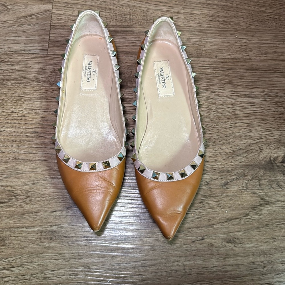 Tan Valentino Garavani